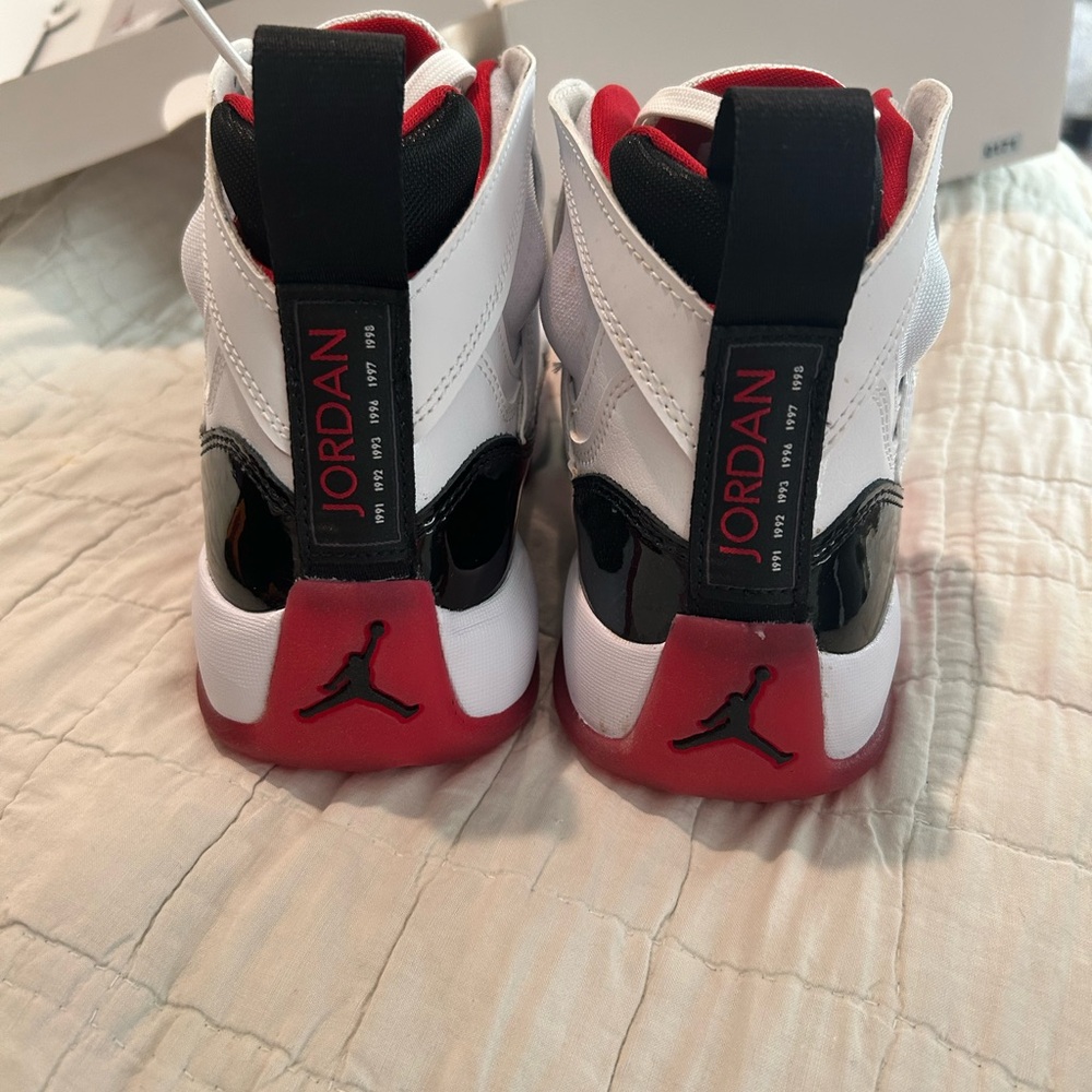 Jumpman 2 Trey - Picture 3 of 6